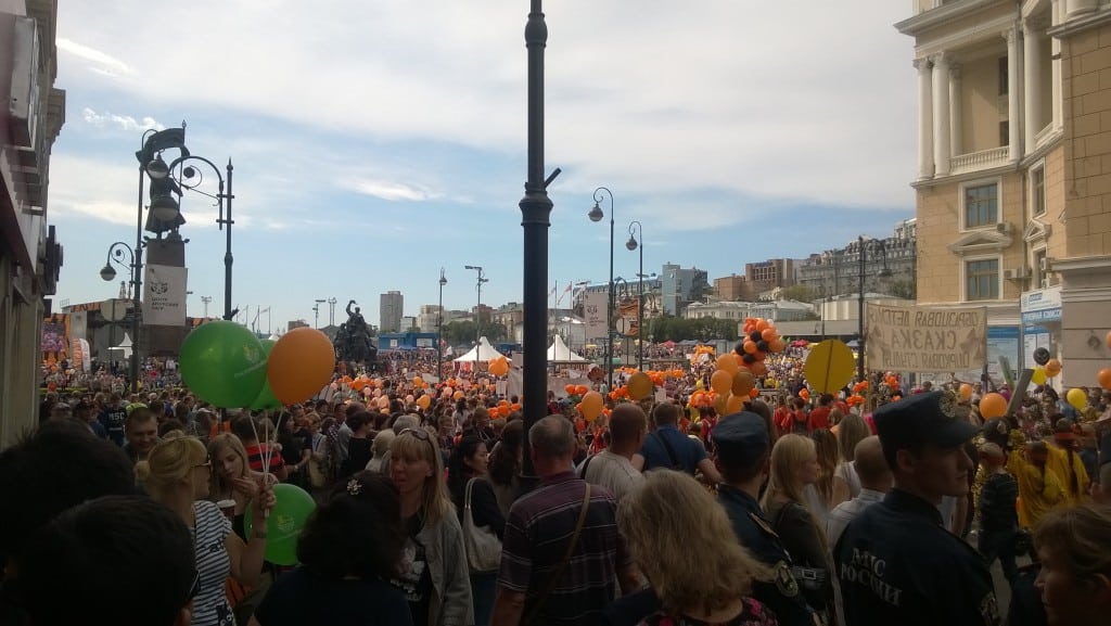 The crowd at the city square.