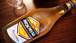 Medovukha strong russian drink 40