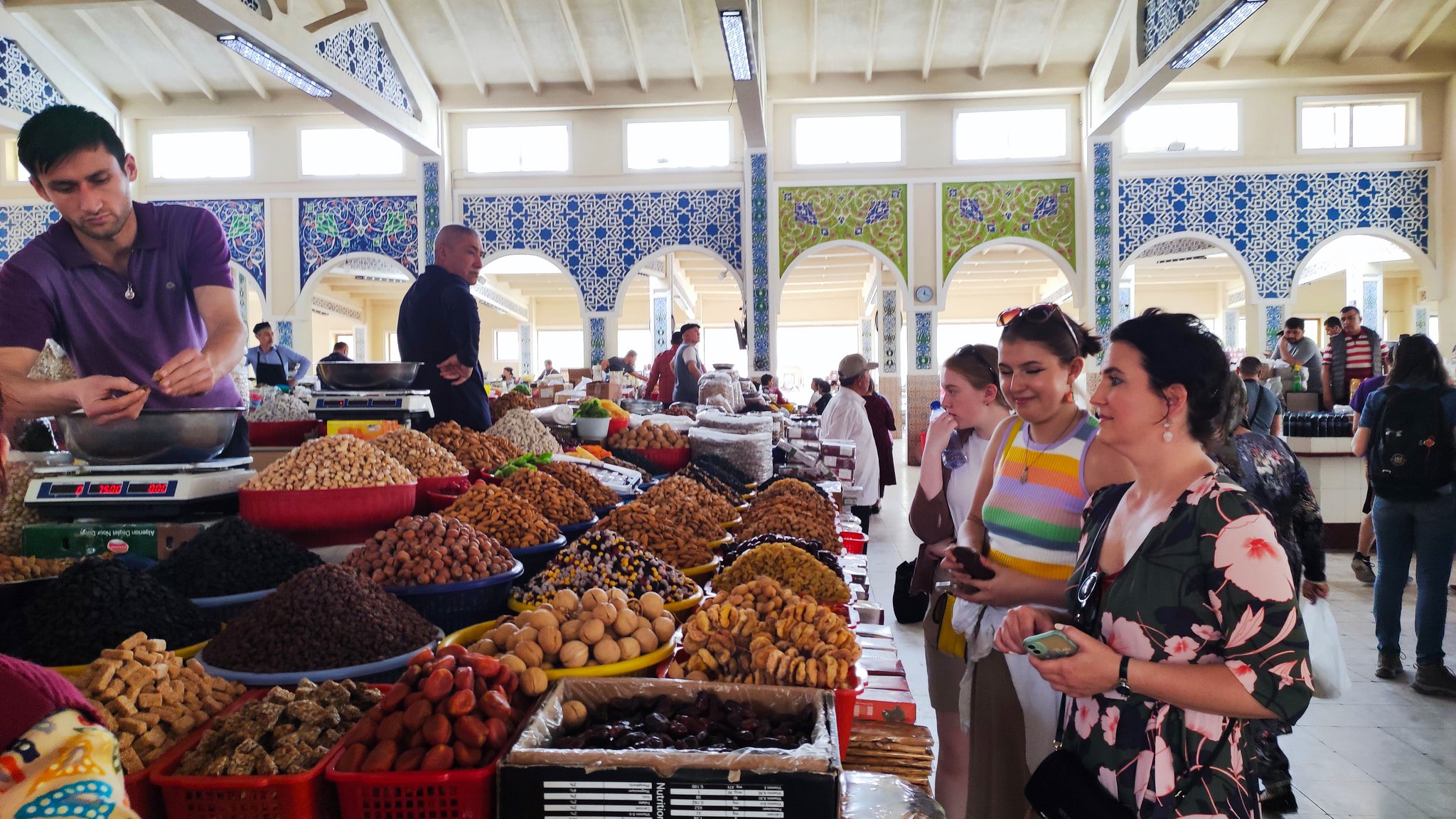 Uzbekistan language phrasebook