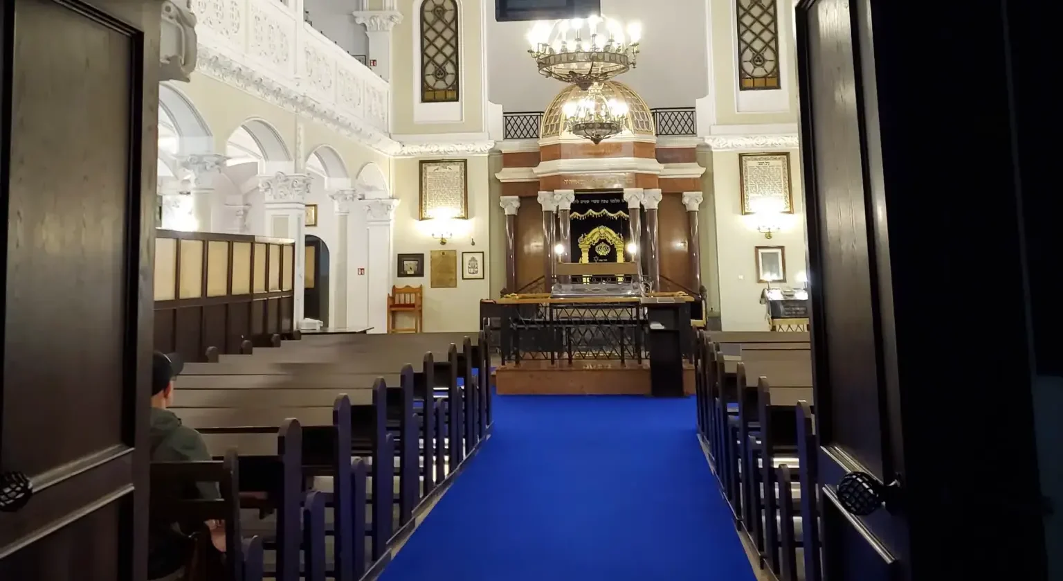 A Visit to Nożyk Synagogue in Warsaw